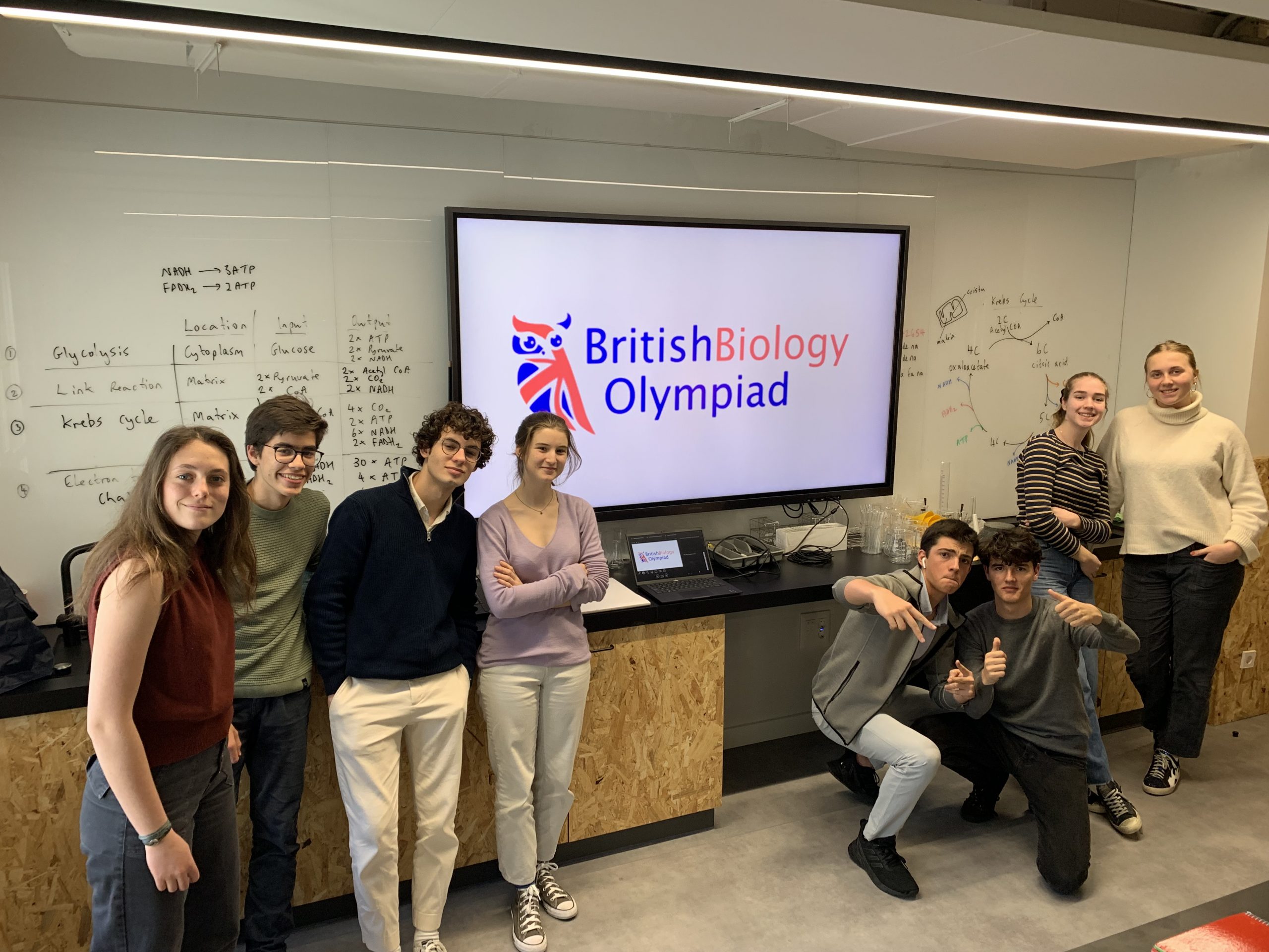 Estudiantes de TGC participan en la Olimpiada Británica de Biología