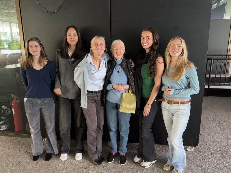 College girl scientists meet Jane Goodall, world’s foremost expert on chimpanzees